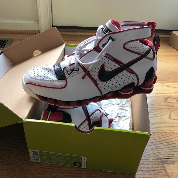 nike shox bomber low